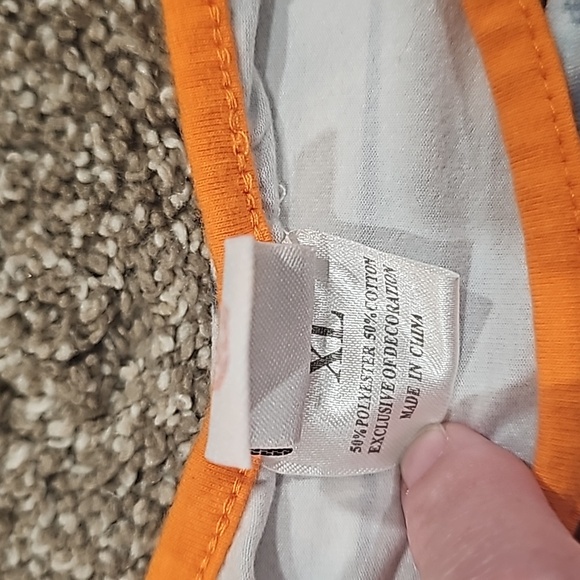 BMg XL ghost 👻 themed Halloween shirt - Picture 4 of 7